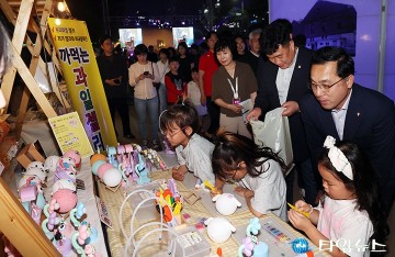 ‘밤하늘, 달콤한 문화산책’ 야행 둘러보는 박희조 동구청장
