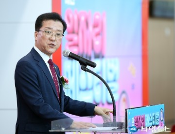 ‘대전 일자리페스티벌’에서 인사말 하는 조원휘 대전시의회 의장