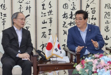 충남도의회, 나가미네 야스마사 주한일본대사와 우호협력 방안 모색