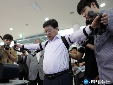 권선택 대전시장, 로봇의 세계를 둘러보다!