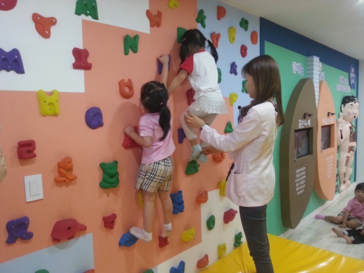 체험과 놀이 결합한 ‘어린이 건강체험관’ 인기