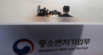 與 "문다혜씨 의혹 수사는 법 앞에 평등"