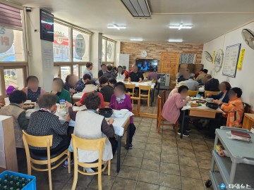 보은군 사내2리 김승원 이장, 어버이날 맞아 지역 어르신에 따뜻한 식사 대접