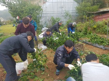 서원구 건설교통과 가을철 수확기 맞아 자매결연마을 현도면 하석1리 방문해 값진땀 흘려 