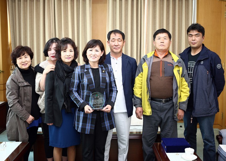 김인식 대전시의회 의장, 도안호수공원시설농협의회 감사패