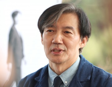 조국 "송영길과 신당 의논한 적 없다"