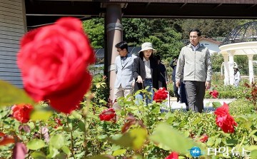 박희조 동구청장, 대청호 장미원 조성사업 현장 방문