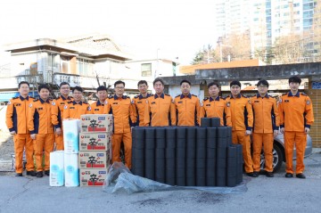 광주소방본부, 소외계층 찾아 연탄 1200장 전달
