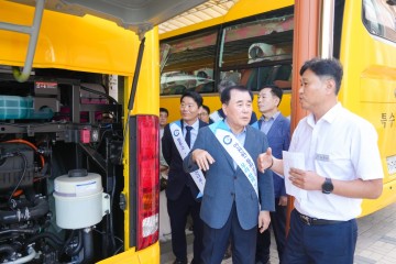 김지철 충남교육감, 충남 최초 수소전기 통학버스 도입 현장 점검