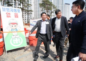 백운초 통학로 현장점검…서철모 서구청장 “신호등 설치 등 조치 나설 것”
