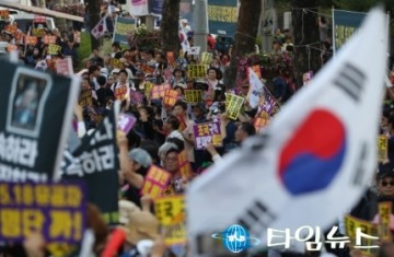 두 동강난 나라...문대통령 통합약속 어디갔나