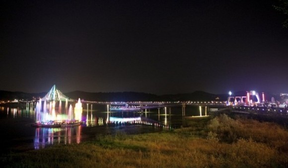 봄기운에 기지개 켜는 ‘군산 은파호수공원’