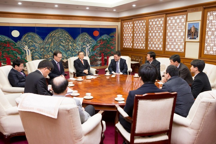  3월 한 달 동안 시청사 국기게양대 및 가로게양대 사기 게양