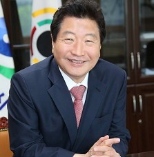 안상수 창원시장“이제는 개헌과 경제다”
