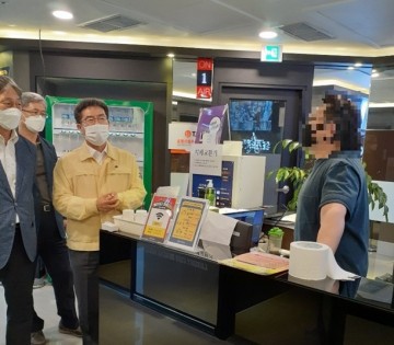 천안시 서북구청장, 코로나19 확산방지 노래연습장 현장점검 실시