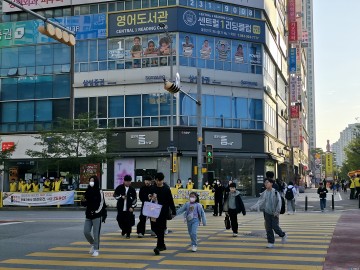 충북교통연수원, 출근길 ‘교통안전 합동캠페인’ 전개… “보행·운전 중 휴대폰 사용 NO!”