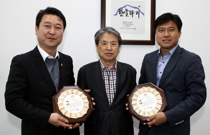 대전시의회 김종천·박병철 의원, 지역사회 향교 및 서원 활성화 공로로 감사패 수여