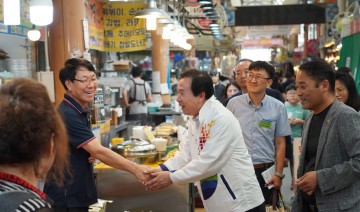 박홍률 목포시장, 추석명절 앞두고 전통시장 찾아 명절 경기 살펴