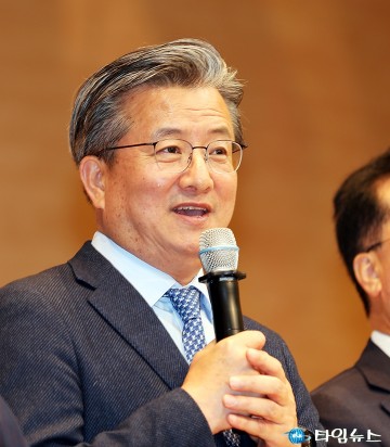 인사말 하는 정용래 유성구청장