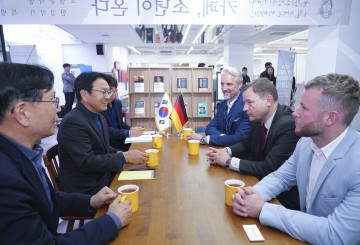 “5‧18 민주‧인권‧평화 가치 팔‧이란으로 확장을"
