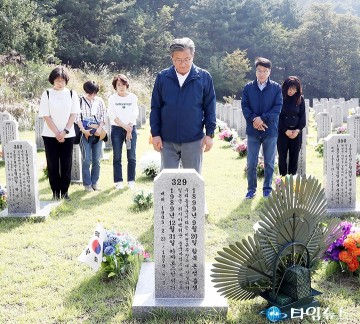 정용래 유성구청장, 황운정 애국지사 묘역에서 참배