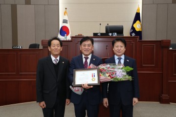 민의의 대변자 성주군의회 , "구교강 의장 지방의정봉사상,  전수곤 의원 경상북도의정봉사대상 수상"