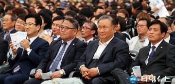 유성온천문화축제를 즐기는 허태정·민태권·이상민·조승래