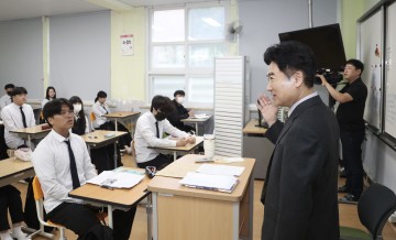 김대중 전남교육감, 수능 D-30일 맞아 약산고 격려 방문