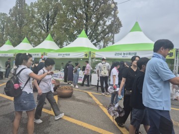 김천시, 군산시와 자매결연 군산 특산물 45종, 김천포도축제에서 큰 호응 받아