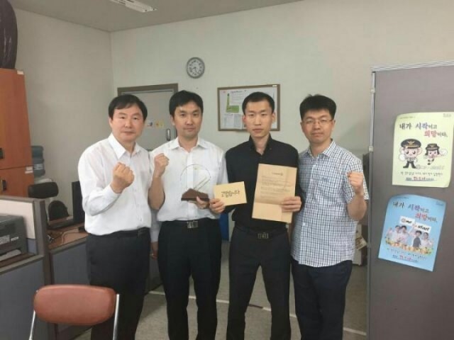 “고마워요 사이버팀”인터넷 사기 피해자 감사패 전달