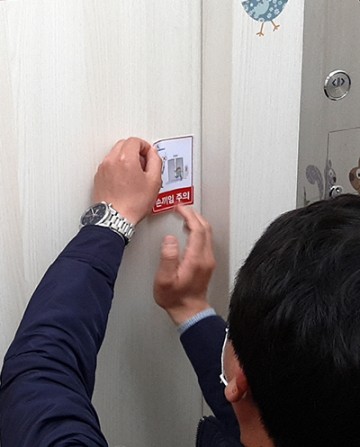 세종시, 승강기 이용 시 어린이 손끼임 주의하세요!