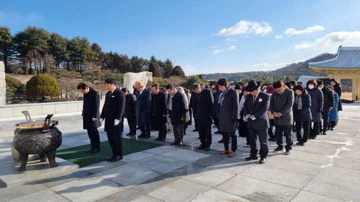 대전사랑시민협의회, 신년맞이 대전현충원 참배