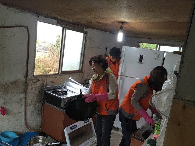 신안군 공무원 자원봉사단! 행복나눔 자원봉사 활동 펼쳐...