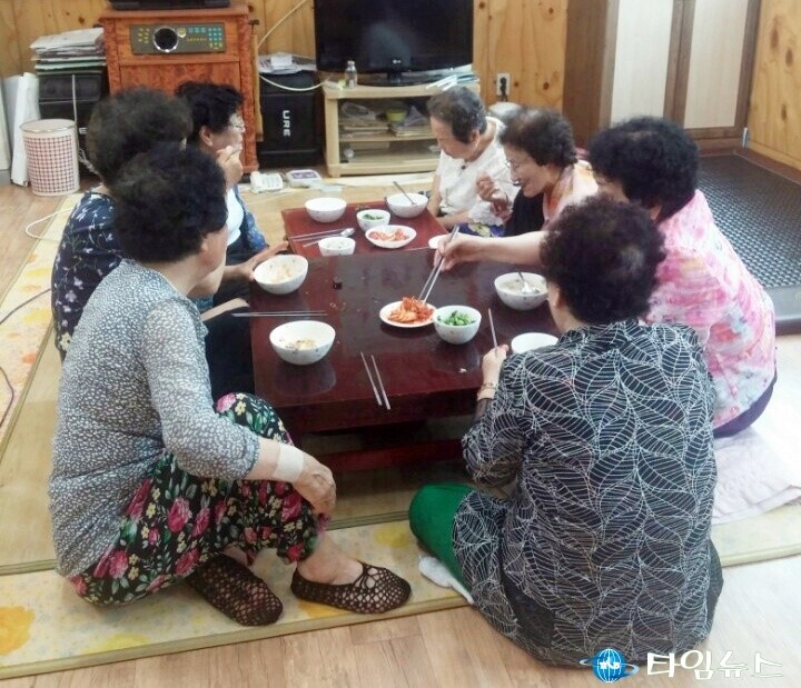 여수시, 여서동 새마을부녀회 경로당 닭죽 나눔 봉사 실시