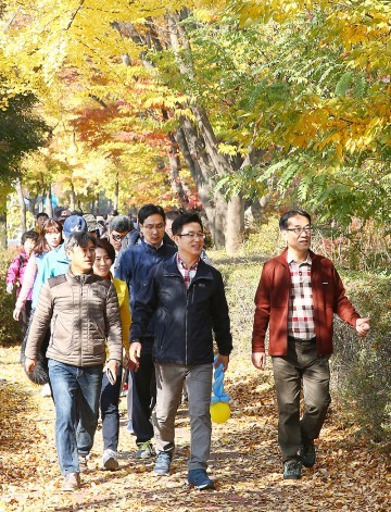 대전 유성구,  ‘탄동천 단풍길 걷기 한마당’ 성황리에 마쳐