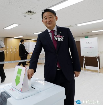 사전투표 하는 서철모 서구청장