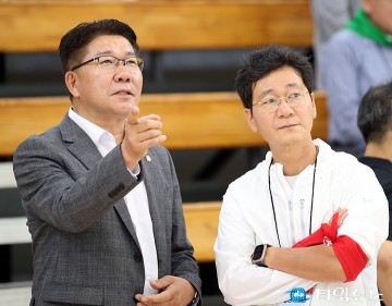 ‘제1회 대전체육인 대화합한마당 체육대회’에 대화 나누는 송활섭 대전시의회 의원
