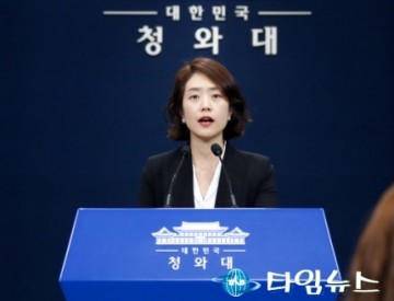 문 대통령, 이젠 민생·외교 챙기기로 '조국 블랙홀' 정면 돌파