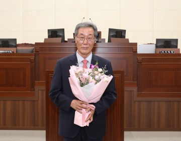 제9대 안동시의회 전반기 의장 권기익 의원 만장일치 선출