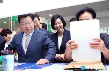 권선택 대전시장, 취업 박람회 어떤가요?