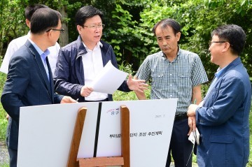 대전 중구 이재승 부구청장, 뿌리공원 꽃단지 조성현장 방문
