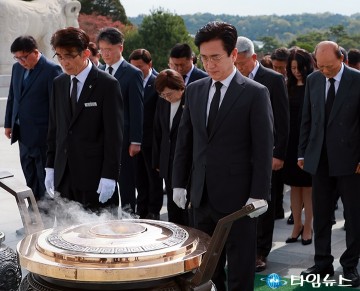 허태정, 현충원 참배…“민주당 압승 이끌겠다”