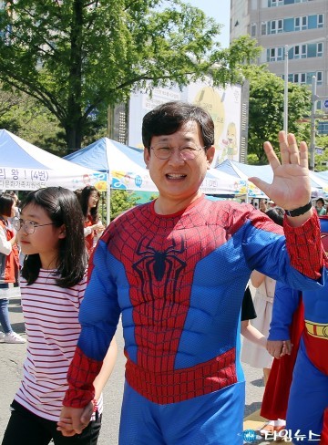 김경훈 대전시의회 의장, 오늘은 내가 스퍼이더맨!