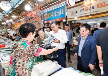 박성만,경북도의장 임병하 도의원과 의회사무처 직원 , 추석맞이 장보기 행사 