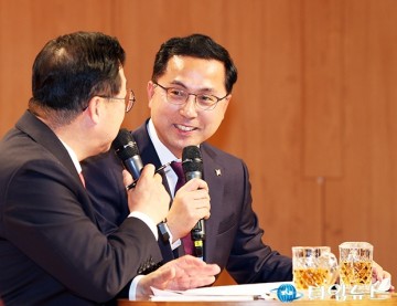 ‘이장우 대전시장과의 대화’에서 건의하는 박희조 동구청장