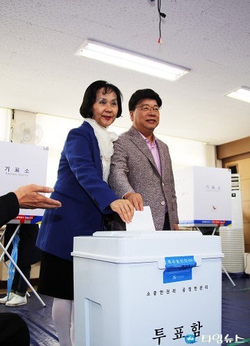 투표하는 권선택 대전시장