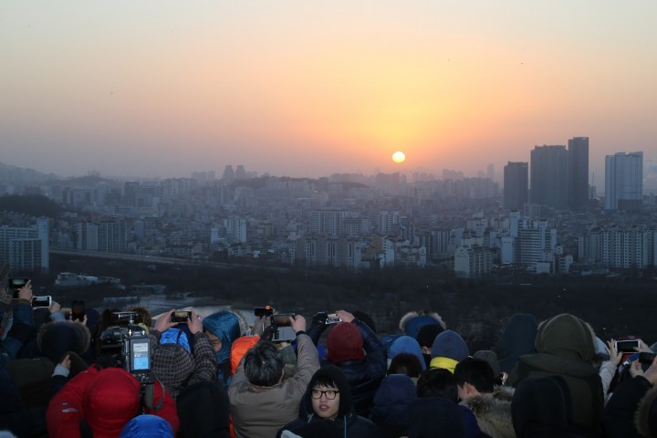 월드컵공원 정상에서 붉은 해 맞이하세요