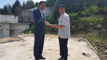 충북남부보훈지청, 폭우피해 독립유공자 유족에게 재해위로금 전달