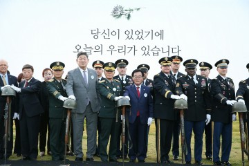 10월 15일~17일 까지 열리는 제8회 낙동강세계평화 문화대축전