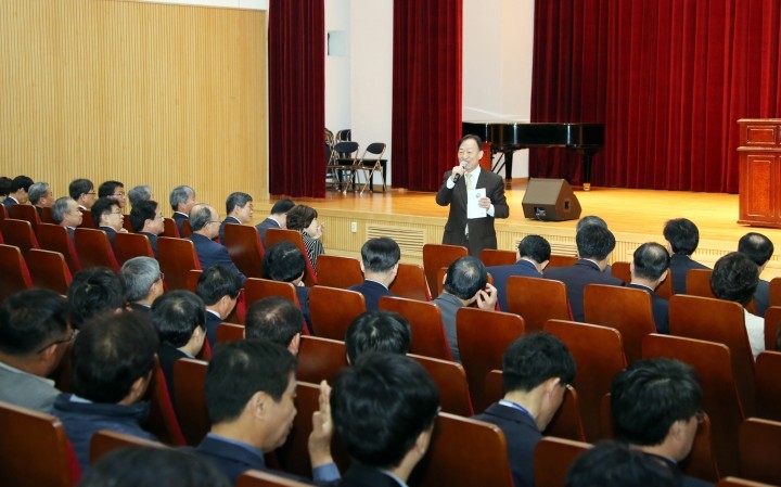 설동호 대전시교육감, 우리 자신들부터 독서하는 습관을 기르자!